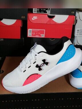 UNDER ARMOUR CHARGED MEN US SIZE 10 MINT COND